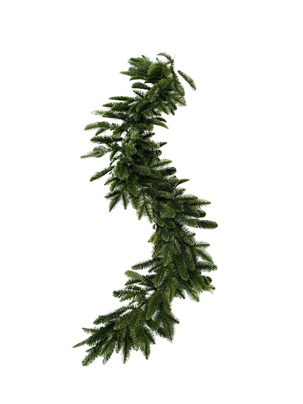 Weihnachtsgirlande mit versetzten Bändern aus künstlichen Tannennadeln